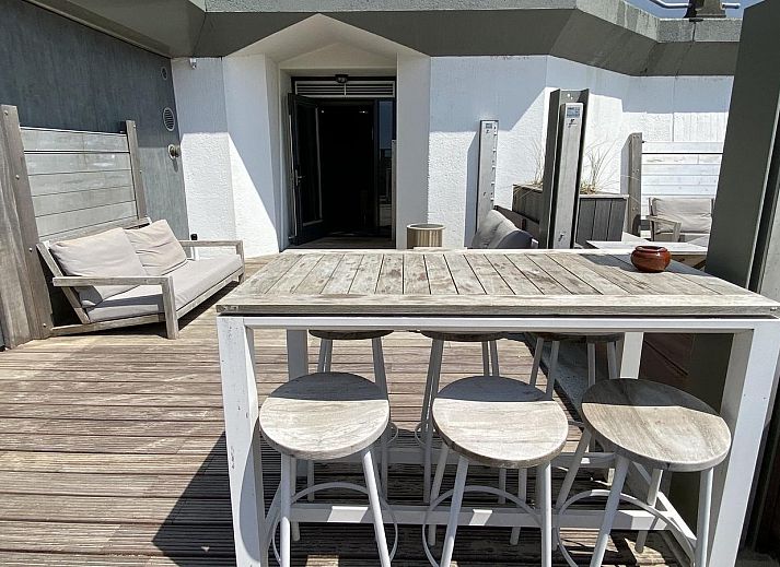 Ruim terras bij VZ675 Strandwoning Vlissingen 4p in Vlissingen, Walcheren, Zeeland met moderne zitgelegenheid.