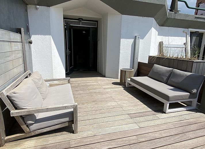 Ruim terras bij VZ675 Strandwoning Vlissingen 4p in Vlissingen, Walcheren, Zeeland met moderne zitgelegenheid.