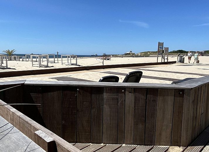 Stijlvolle woonkamer van VZ675 Strandwoning Vlissingen 4p in Vlissingen, Walcheren, Zeeland met moderne inrichting.