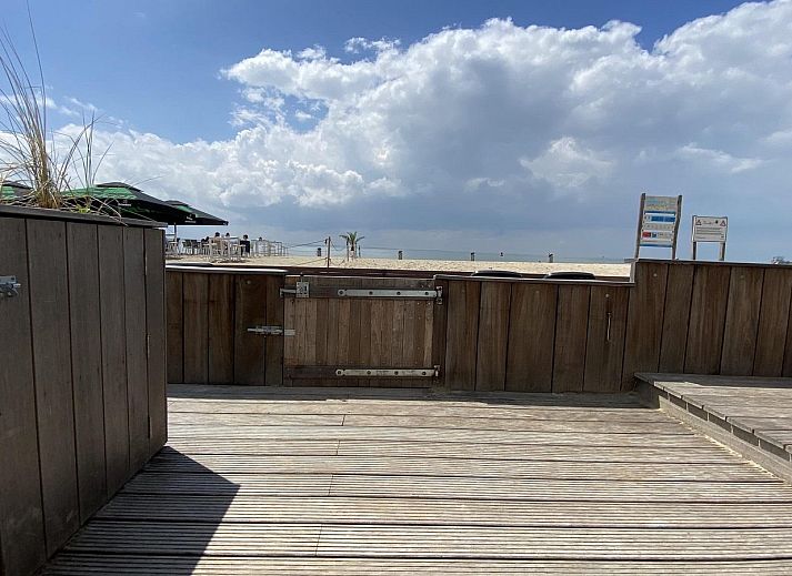 Stijlvolle woonkamer van VZ675 Strandwoning Vlissingen 4p in Vlissingen, Walcheren, Zeeland met moderne inrichting.