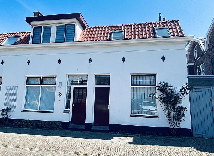 Gemuetliches Wohnzimmer im VZ102 Apartment Vlissingen, Walcheren, Zeeland mit komfortabler Sitzecke.