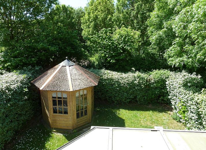 Exterieur van VZ1122 Luxe vakantiewoning in Vlissingen, omgeven door groen, Walcheren, Zeeland.