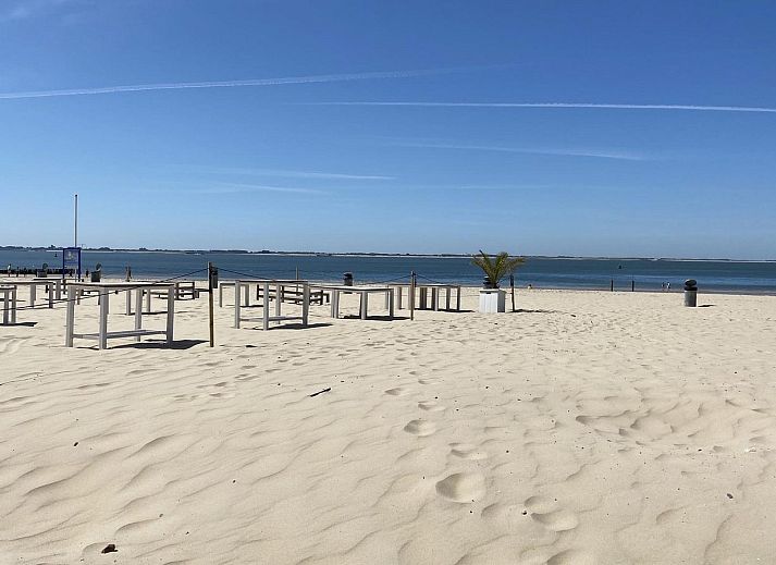Tuer zum Strand im VZ673 Strandstudio Vlissingen, einer Ferienunterkunft in Vlissingen, Walcheren, Zeeland.