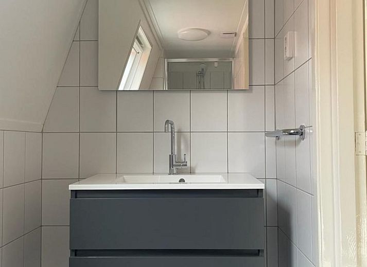 Gezellige woonkamer van VZ2419 Vakantiewoning Vlissingen met moderne inrichting in Zeeland.