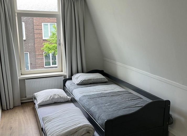 Gezellige woonkamer van VZ2419 Vakantiewoning Vlissingen met moderne inrichting in Zeeland.