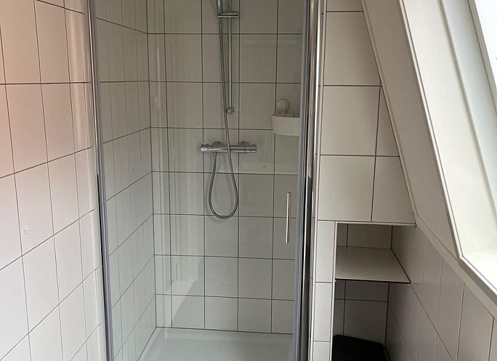 Ruime eetkamer in VZ2419 Vakantiewoning Vlissingen, ideaal voor familiemaaltijden in Walcheren.