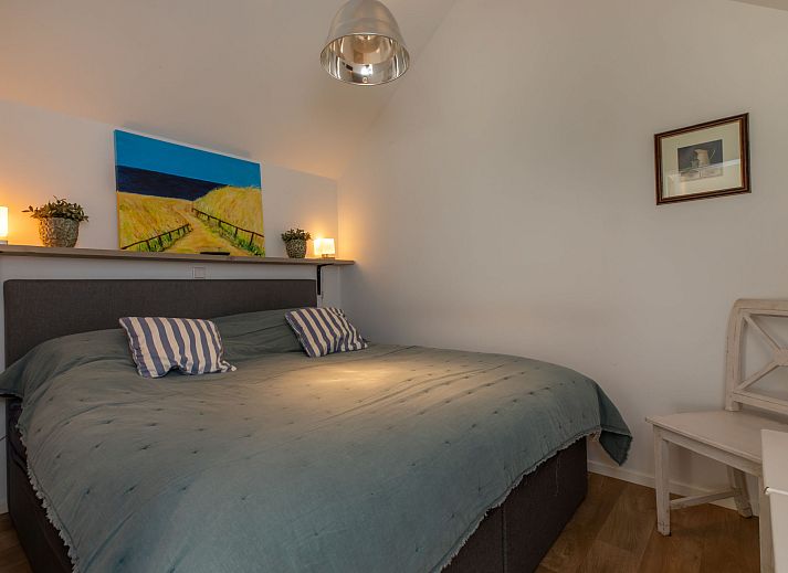 Helles Wohnzimmer im Appartement Symphonie, Vlissingen, mit Blick auf die zeelaendische Landschaft, ideal fuer einen entspannten Aufenthalt.