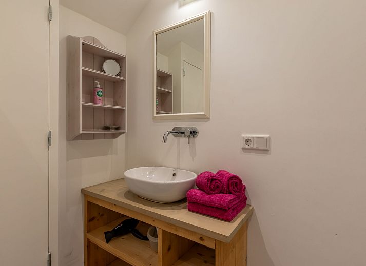 Moderne Kueche im Apartment Symphonie, Vlissingen, Walcheren, komplett ausgestattet fuer einen komfortablen Aufenthalt in Zeeland.