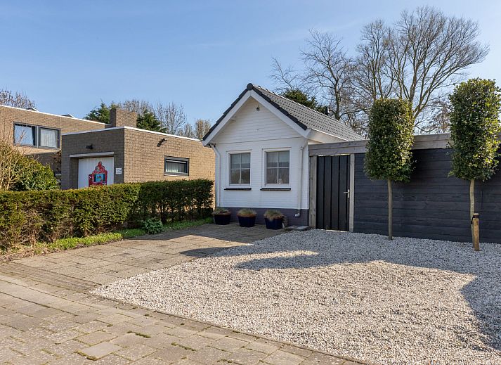 Private Terrasse mit Sitzgelegenheiten im Apartment Symphonie in Vlissingen, Walcheren, ideal fuer ein Essen im Freien in Zeeland.