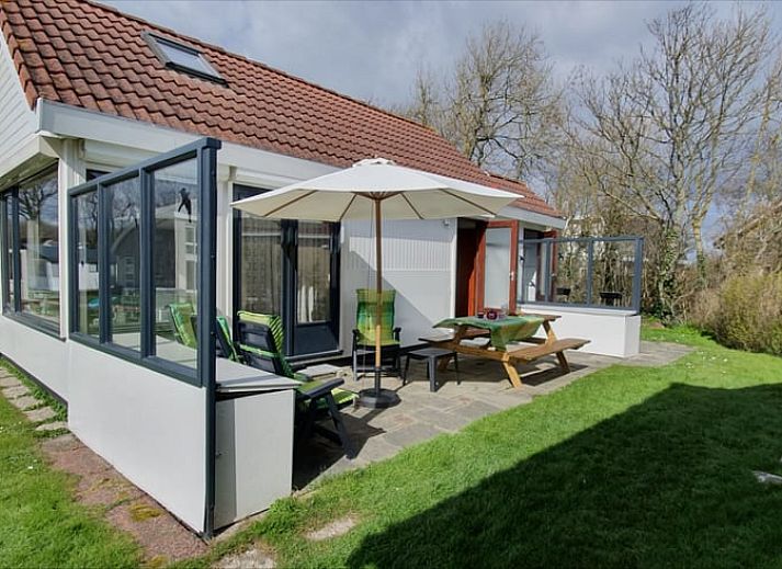 Vakantiehuisje in Vlissingen met zonnig terras, ideaal voor een ontspannende vakantie in Walcheren, Zeeland.