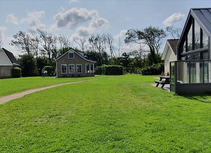 Vakantiehuisje in Vlissingen met zonnig terras, ideaal voor een ontspannende vakantie in Walcheren, Zeeland.