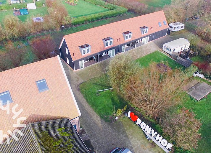 Paardrijden langs het strand in de buurt van vakantiehuis ZE1447, Aagtekerke, Walcheren.