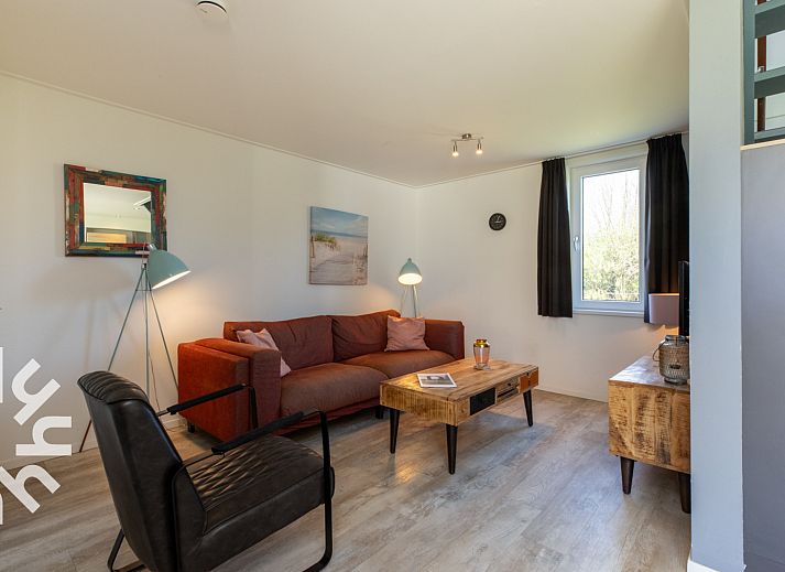 Moderne woonkamer van vakantiehuis ZE1447 in Aagtekerke, Walcheren, Zeeland.