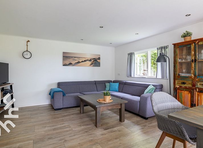 Aussenbereich des Ferienhauses ZE257 in Aagtekerke, Walcheren, Zeeland mit bequemen Stuehlen.