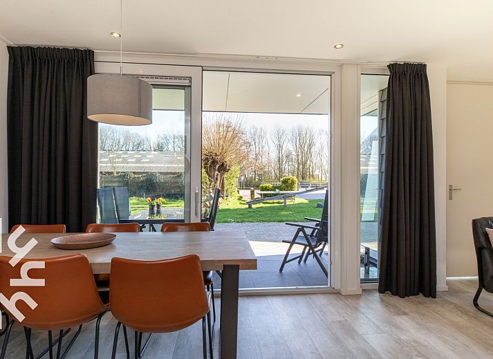 Luchtfoto van ZE1445, een vakantiehuis in Aagtekerke, Walcheren, omringd door natuur.