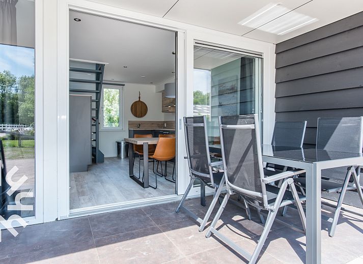 Moderne keuken in vakantiehuis ZE1445 in Aagtekerke, Walcheren met alle voorzieningen.