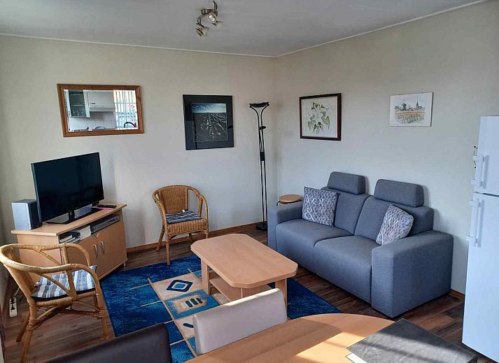 Badezimmer mit Dusche und Waschbecken im Ferienhaus ZE555, Aagtekerke, Walcheren.