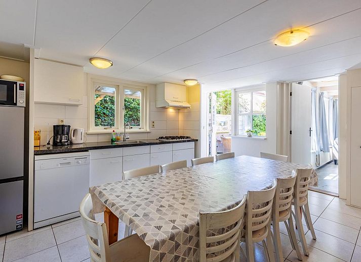 Gezellige woonkamer in VZ1038 Vakantiehuis in Aagtekerke, Walcheren, Zeeland met open haard.