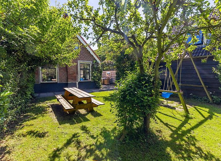 Eethoek met trap in VZ1038 Vakantiehuis in Aagtekerke, Walcheren, Zeeland.