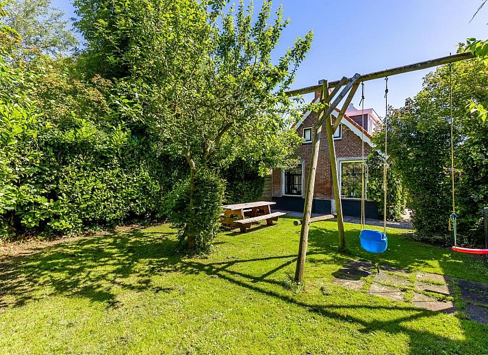 Eethoek met trap in VZ1038 Vakantiehuis in Aagtekerke, Walcheren, Zeeland.