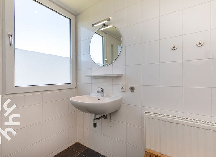 Comfortabele slaapkamer in vakantiehuis ZE1446, Aagtekerke, Walcheren, met lichte inrichting.