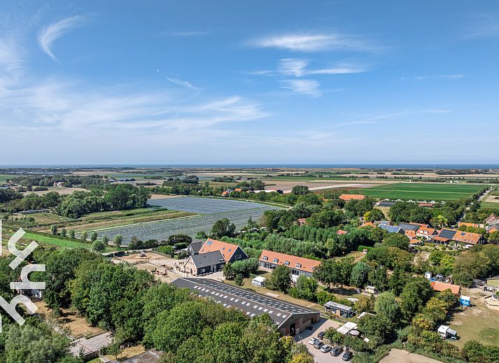 Comfortabele slaapkamer in vakantiehuis ZE1446, Aagtekerke, Walcheren, met lichte inrichting.