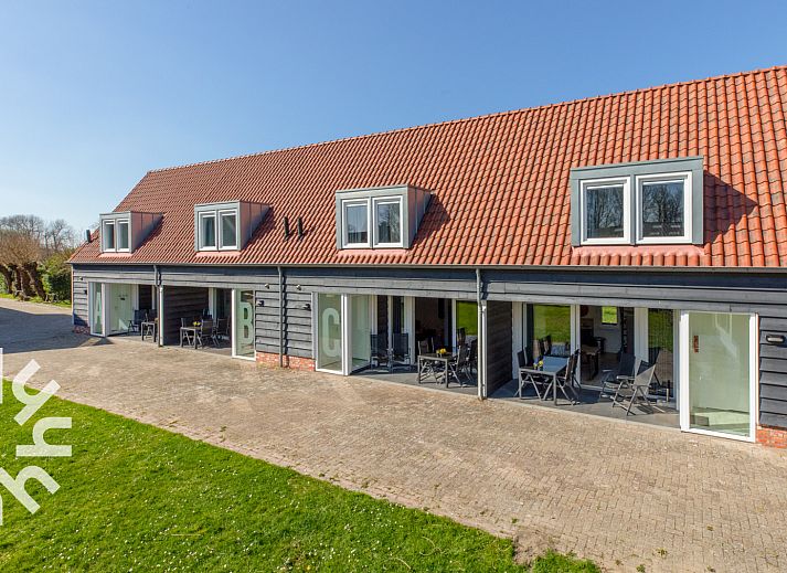 ZE1448 vakantiehuis in Aagtekerke, Walcheren, met zonnige veranda en moderne architectuur.