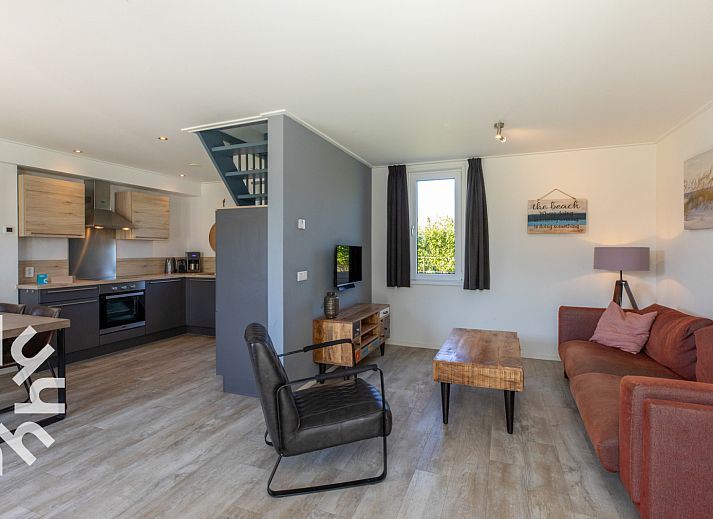 ZE1448 vakantiehuis in Aagtekerke, Walcheren, met zonnige veranda en moderne architectuur.