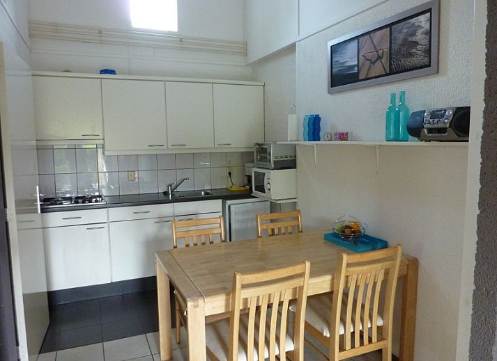 De Zandput 22 vakantiehuis met zonnig terras in Zoutelande, Walcheren, omgeven door groene natuur voor een ontspannen verblijf.