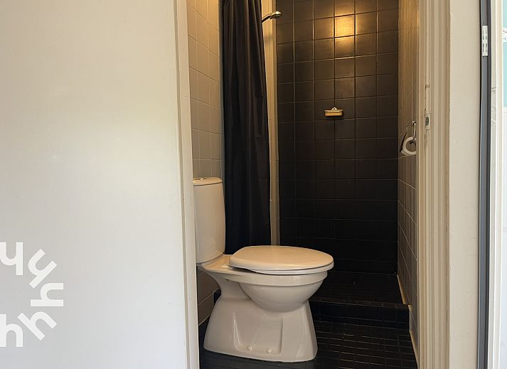 Cozy living room of vacation home ZE303 in Zoutelande, Walcheren, with modern furnishings.