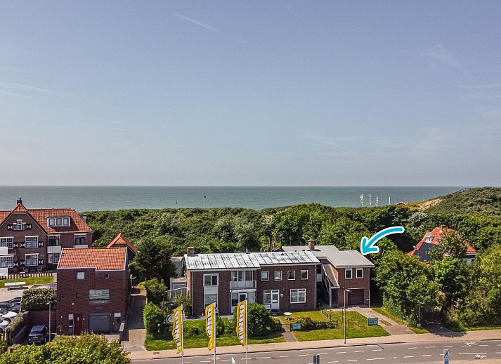 Luchtfoto van vakantiehuis ZE312 in Zoutelande, Walcheren met uitzicht op de zee en groene omgeving in Zeeland.
