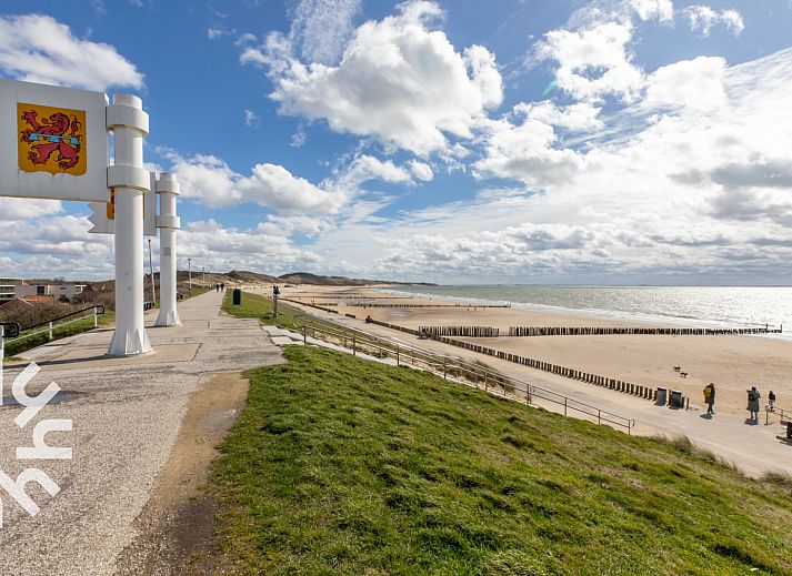 Strand en duinen bij Zoutelande, nabij vakantiehuis ZE281 in Walcheren, Zeeland.