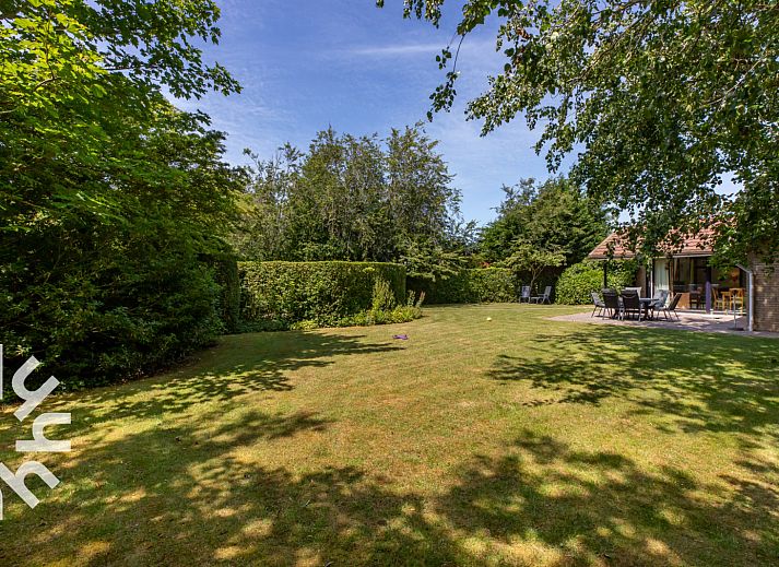 Strand en duinen bij Zoutelande, nabij vakantiehuis ZE281 in Walcheren, Zeeland.