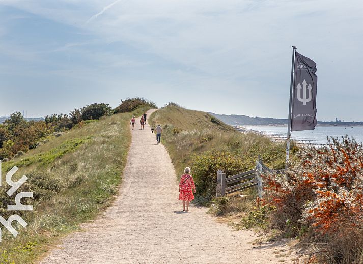 Entree van vakantiehuis ZE281 in groene omgeving van Zoutelande, Walcheren, Zeeland.