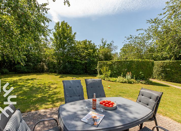 Entree van vakantiehuis ZE281 in groene omgeving van Zoutelande, Walcheren, Zeeland.