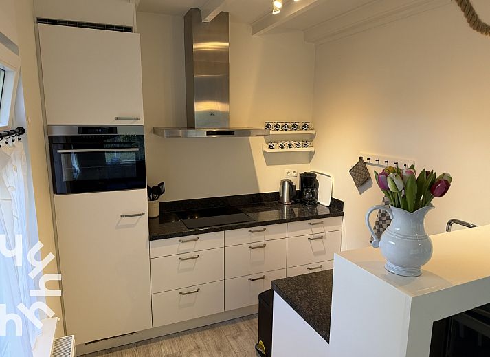 Vacation home ZE1541 in Zoutelande, Walcheren, Zeeland with charming facade and inviting terrace for a relaxing stay.