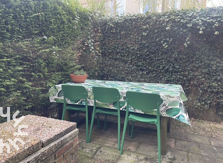 Vacation home ZE1541 in Zoutelande, Walcheren, Zeeland with charming facade and inviting terrace for a relaxing stay.