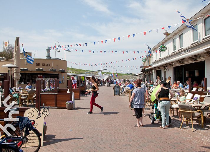 Cozy living room of vacation home ZE1541 in Zoutelande, Walcheren. Comfortable sitting area overlooking the nature of Zeeland.