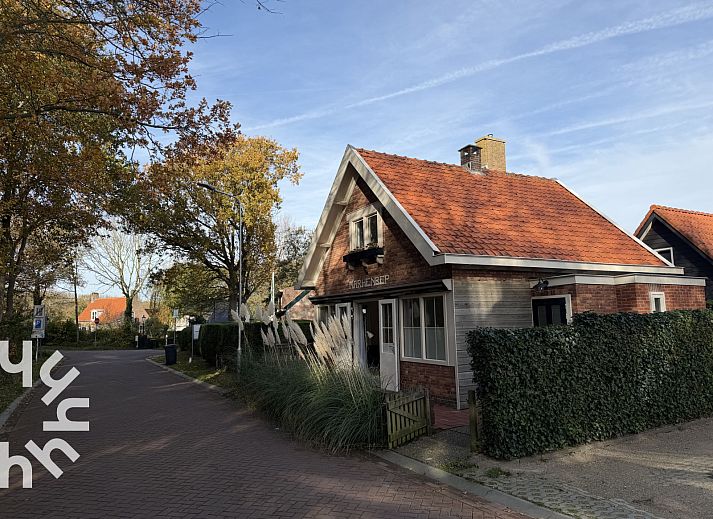 Vacation home ZE1541 in Zoutelande, Walcheren, Zeeland with charming brick facade and attractive terrace, ideal for a relaxing stay.