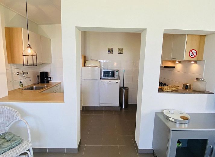 Zijaanzicht van VZ178 Vakantiehuis Zoutelande, gelegen in het groene Walcheren, Zeeland.