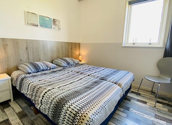 Terras van VZ178 Vakantiehuis Zoutelande in Zeeland met uitzicht op de tuin.