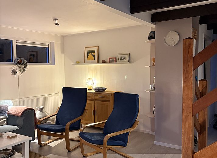 Attraktives Schlafzimmer im Ferienhaus ZE1687, Zoutelande, Walcheren, mit bequemen Betten und Blick auf die gruene Natur Zeelands.