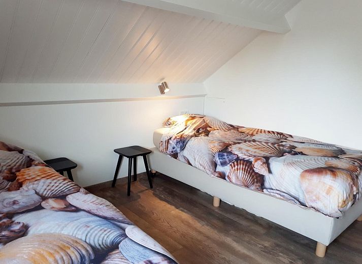 Moderne woonkamer en keuken in VZ110 Vakantiehuis Zoutelande, Walcheren, Zeeland.