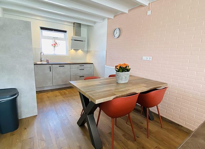 Fassade von VZ111 Ferienhaus Zoutelande im malerischen Zoutelande.