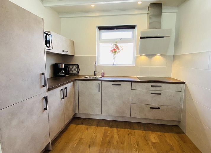 Fassade von VZ111 Ferienhaus Zoutelande im malerischen Zoutelande.