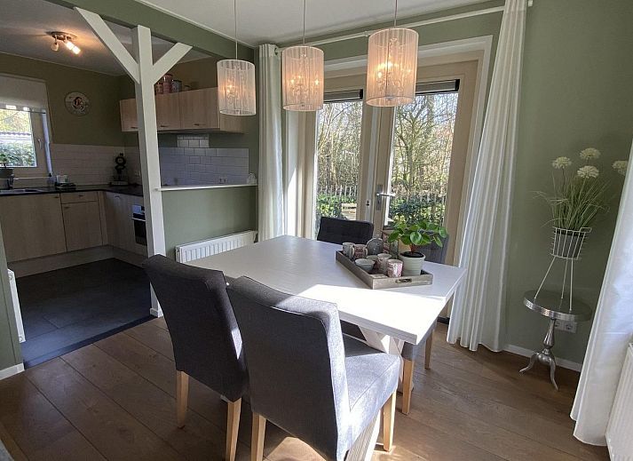 Charmante tuin bij VZ964 Vrijstaande Vakantiewoning in Zoutelande, Walcheren, Zeeland.