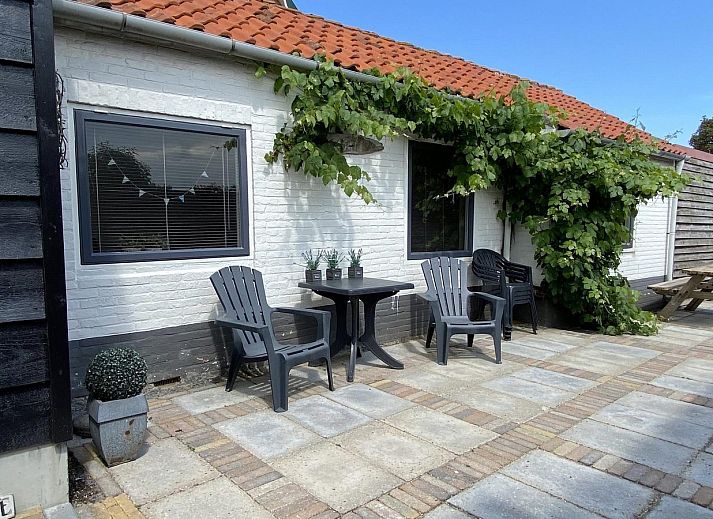 Eingang zu VZ238 Vakantiewoning Zoutelande mit Terrasse in Zoutelande, Walcheren, Zeeland.