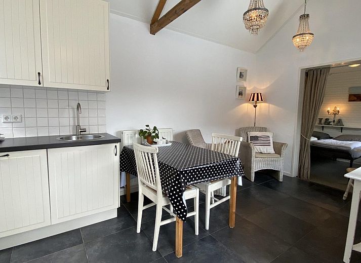 Gemuetliche Terrasse in VZ238 Vakantiewoning Zoutelande in Zoutelande, Walcheren, Zeeland.