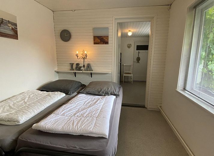 Picknicktisch auf der Terrasse der VZ238 Vakantiewoning Zoutelande in Zoutelande, Walcheren, Zeeland.