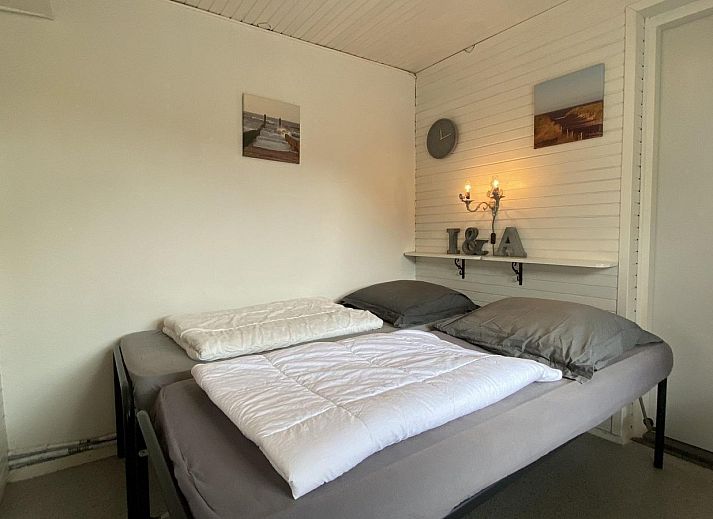 Picknicktisch auf der Terrasse der VZ238 Vakantiewoning Zoutelande in Zoutelande, Walcheren, Zeeland.